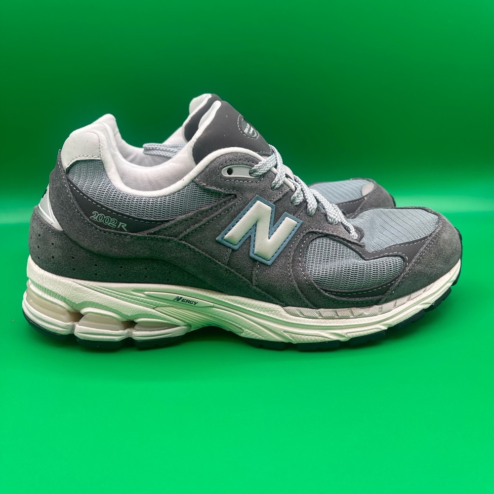 New Balance Men's/Womens 2002R Gray and White Athletic Sneakers